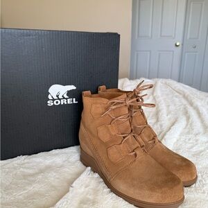 Sorel Evie lace up bootie size 8.5